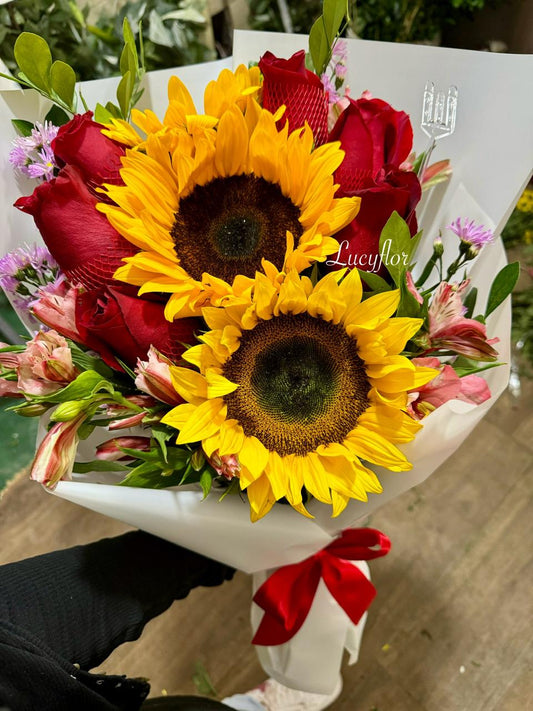 Ramo de Girasoles y Rosas