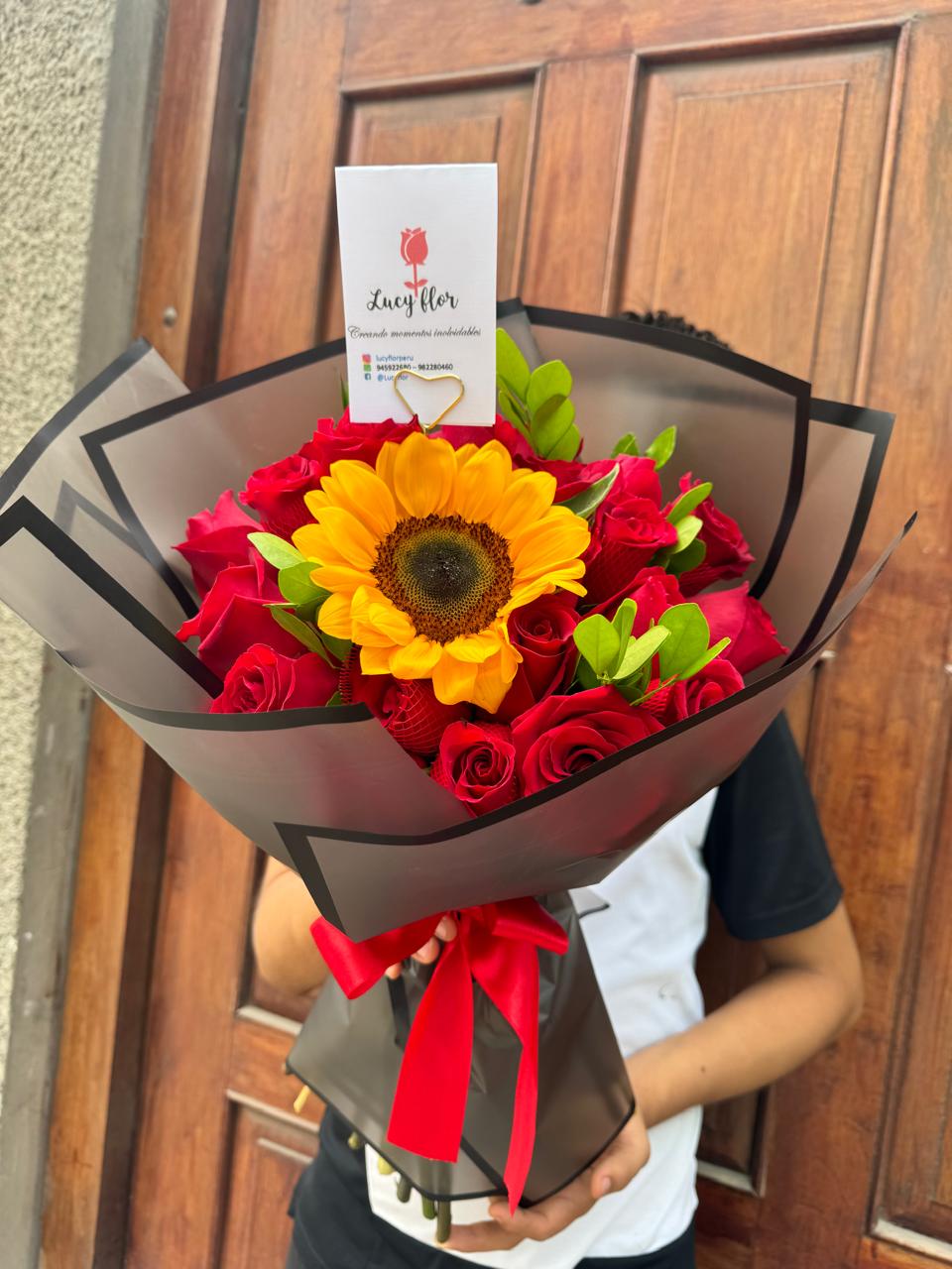 Ramo de Rosas y Girasol