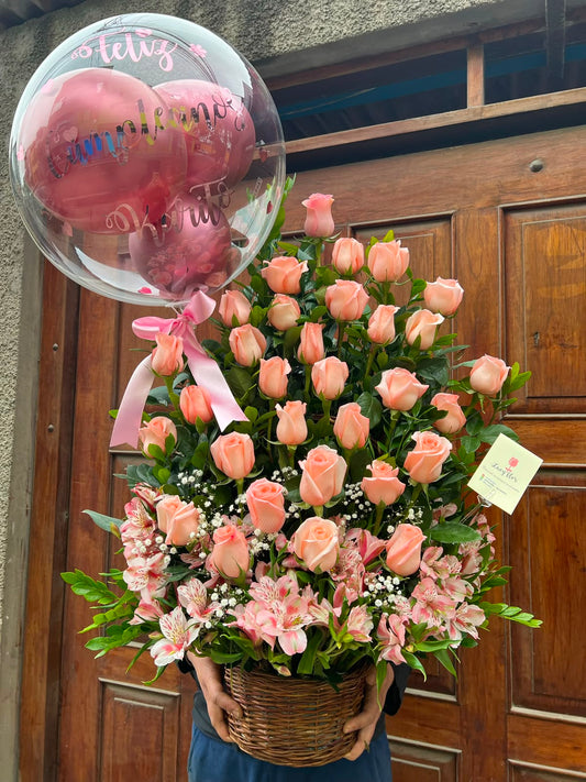 Canasta de rosas rosadas con globo burbuja LucyFlor