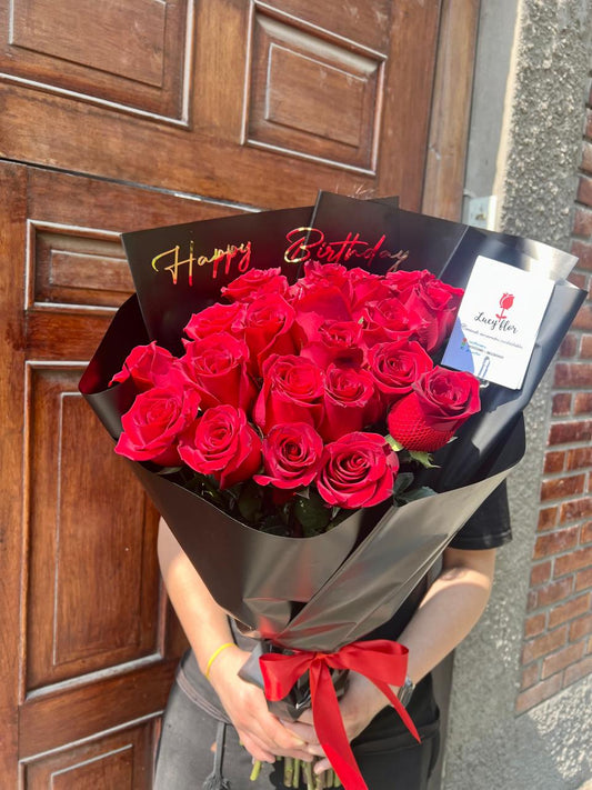 Bouquet de rosas rojas con papel negro Happy Birthday LucyFlor