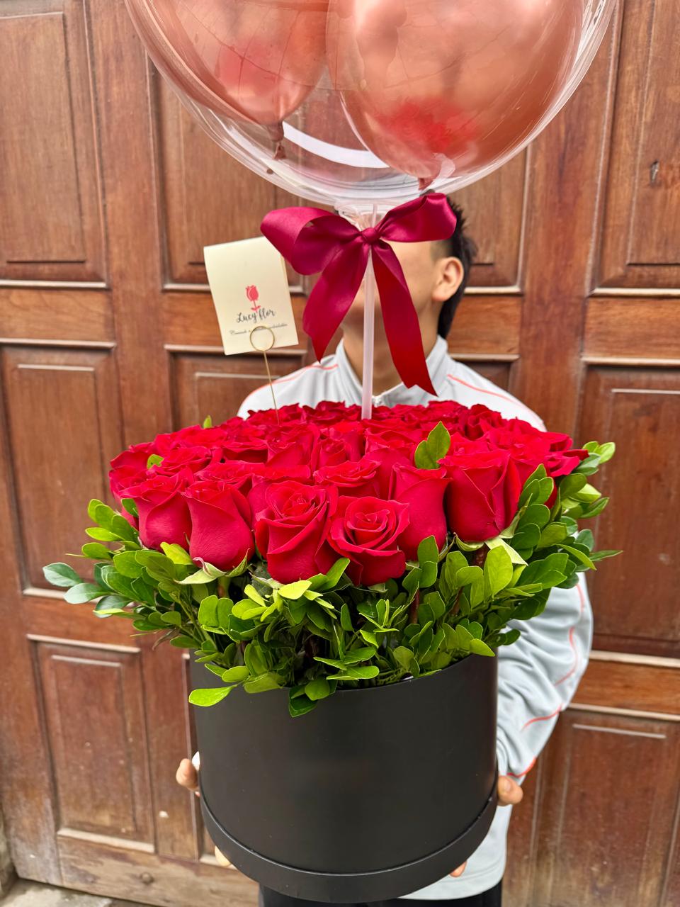 Box de Rosas con Globo Burbuja