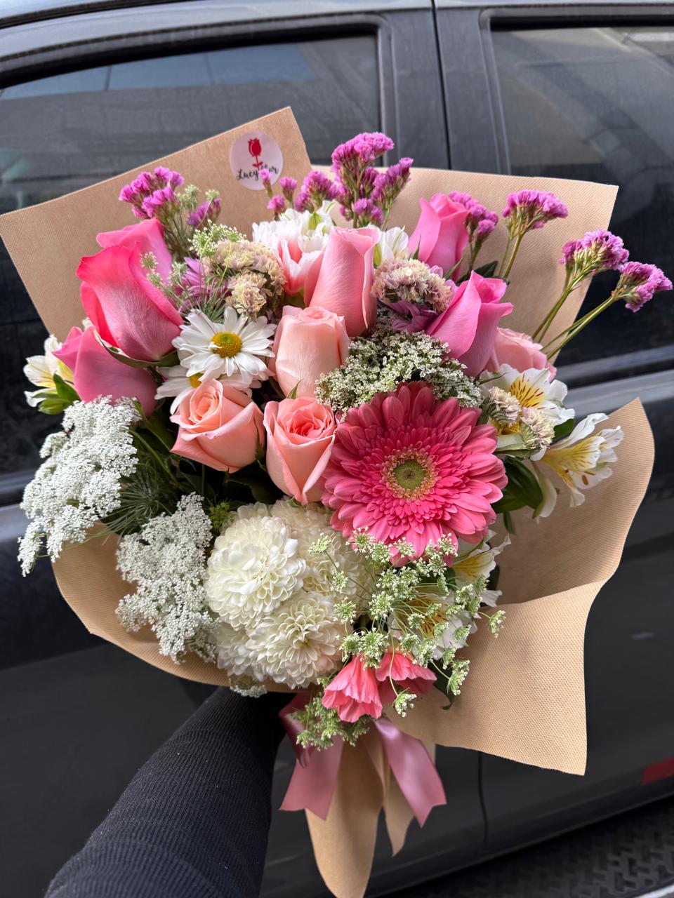 Ramo Silvestre en Rosas y Gerbera